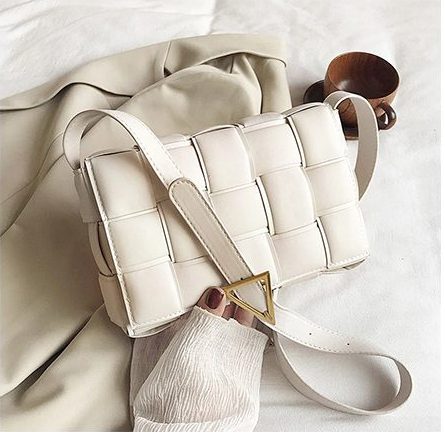 Quilted shoulder bag – beige