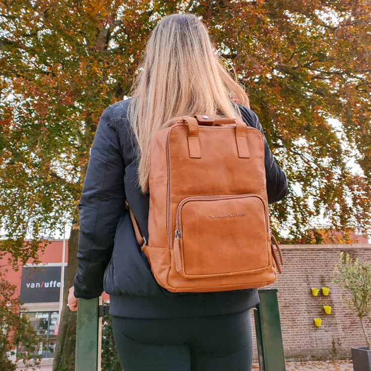 THE CHESTERFIELD BRAND – ΔΕΡΜΑΤΙΝΟΣ ΣΑΚΟΣ ΠΛΑΤΗΣ leather backpack cognac danai a